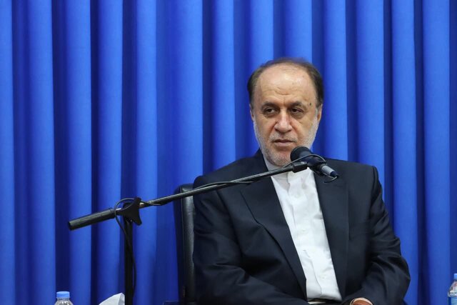 در کشور کسی جز رهبری نگاه جدی به آموزش و پرورش ندارد