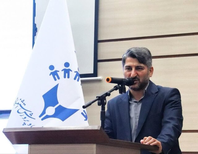 مجلس و دولت در کنار فرهنگیان قرار دارند