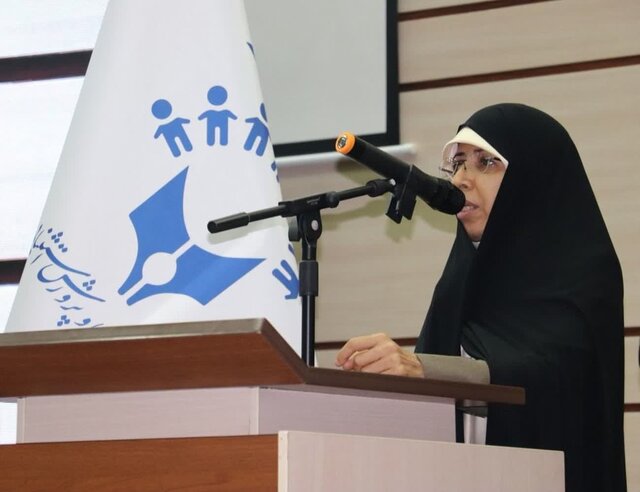 مجلس و دولت در کنار فرهنگیان قرار دارند