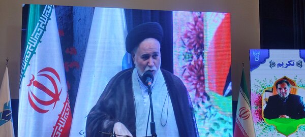 دانشگاهها باید در راستای ارزشهای انقلاب، امام و شهدا گام بردارند