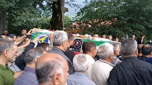 شهید راه وطن «مجید آل ابراهیم» بر روی دستان مردم چالوس تشییع شد