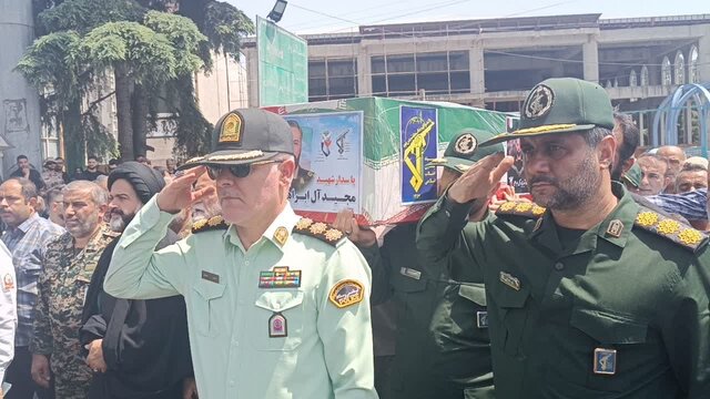 تشییع شهید راه وطن «مجید آل ابراهیم» بر روی دستان مردم چالوس