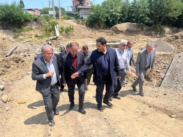 عملیات اتصال خطوط انتقال پل «ایزخورده» نور اجرا می‌شود