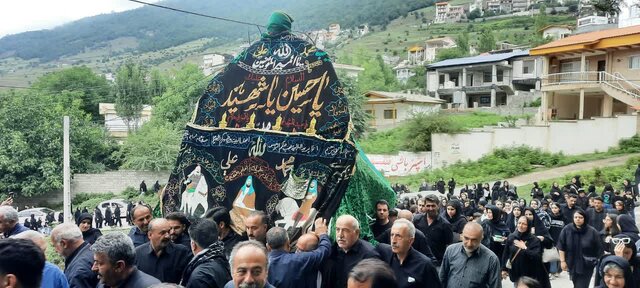 ارادت آملیها به سنت معنوی «نخلگردانی» در تاسوعای حسینی ارادت آملیها به سنت معنوی «نخلگردانی» در تاسوعای حسینی