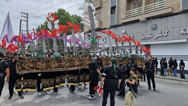 اقامه نماز ظهر عاشورا در نور؛ تجلی ارادت عزادارن به سیدالشهدا (ع)