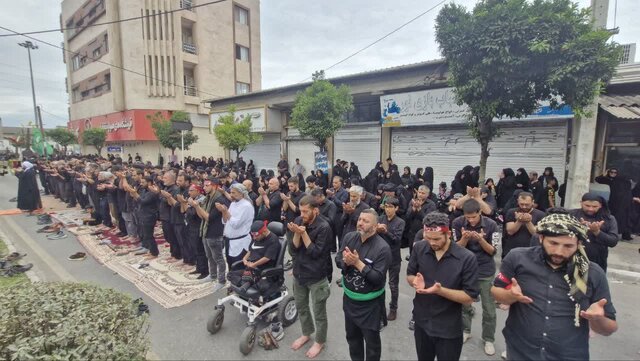 اقامه نماز ظهر عاشورا در نور؛ تجلی ارادت عزادارن به سیدالشهدا (ع)