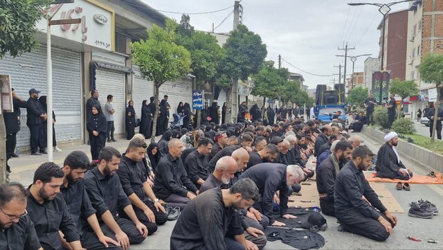 اقامه نماز ظهر عاشورا در نور؛ تجلی ارادت عزادارن به سیدالشهدا (ع)