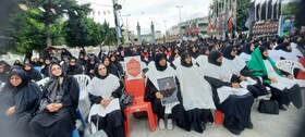 بانوان آملی در اجتماع زینبیون در حمایت از رهبر انقلاب کفن‌ پوشیدند