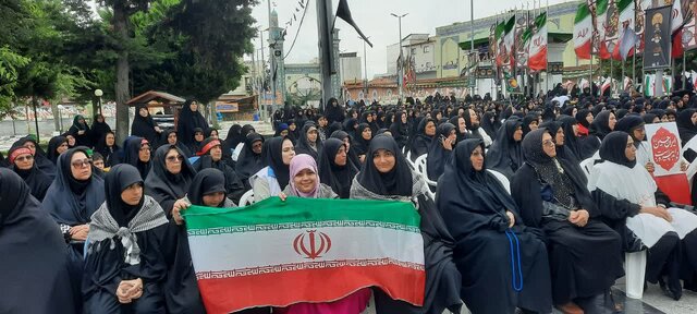 بانوان آملی در اجتماع زینبیون در حمایت از رهبر انقلاب کفن پوش شدند