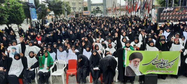 بانوان آملی در اجتماع زینبیون در حمایت از رهبر انقلاب کفن پوش شدند