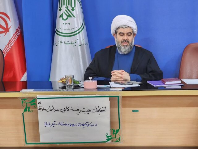  مداحان موتور محرکه ملت و کانون جهاد تبیین جامعه‌اند