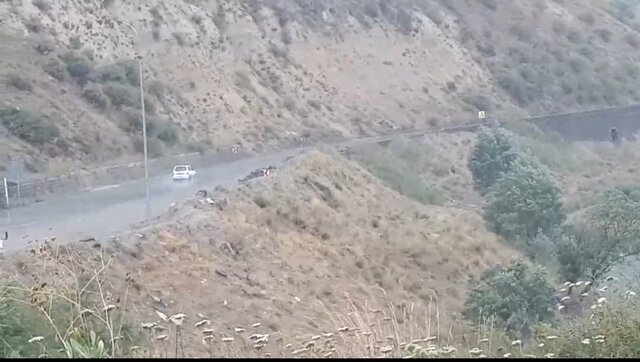 غافلگیری مسافران جاده هراز از بارش شدید و گرمای حدود ۴۰درجهای مازندران