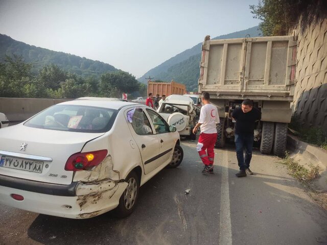 تصادف زنجیرهای در جوارم با یک مصدوم