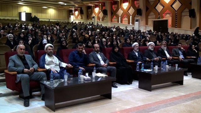 ضرورت تبیین دستاوردهای نظام و بصیرت افزایی در دوره‌های آموزش دانشجومعلمان