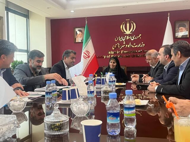 دیدار فرماندار میاندورود با وزیر راه و شهرسازی در راستای پروژه‌های زیرساختی شهرستان
