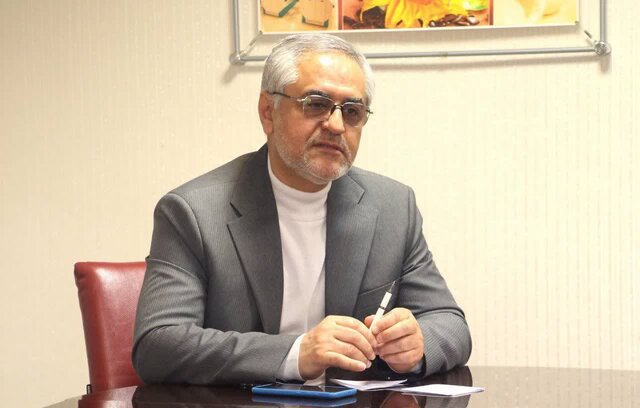 فاصله ۲۷ برابری قیمت آرد دولتی و آزاد باعث بروز تخلف در این حوزه شده است فاصله ۲۷ برابری قیمت آرد دولتی و آزاد باعث بروز تخلف در این حوزه شده است