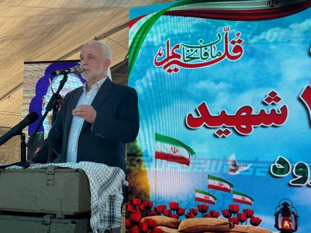 رهبری در بزنگاه‌های تاریخی خودشان را سپر کشور و ملت می‌کنند
