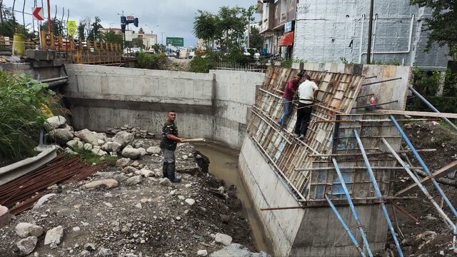 بازدید میدانی استاندار از پروژههای عمرانی غرب مازندران