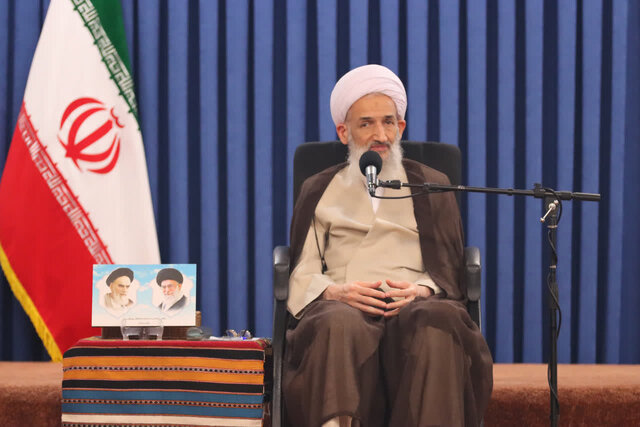 مسئولان بی‌اعتقاد به ارزش‌ها باید از کرسی مدیریت کنار بروند