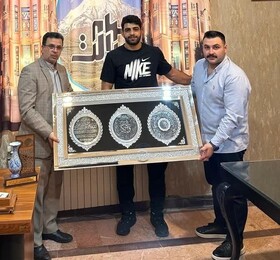 هدیه متفاوت سهام عدالتی‌ها به قهرمان کشتی المپیک