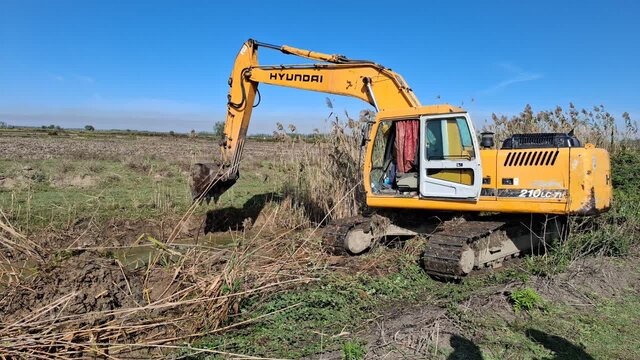 رئیس اداره منابع آب ساری و میاندورود: هشت کیلومتر از کانال انتقال آب میانشاه ساری لایروبی شد