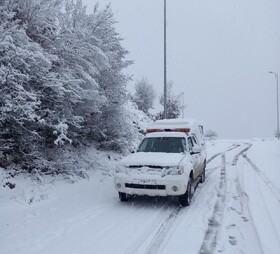 مسدود شدن محورهای جنوب کرمان در پی بارش برف و باران/ آب‌گرفتگی در کهنوج و قطع برق راین