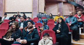 جشن زمستانه برای کودکان کار آمل / شعله کوچک شادی در سرمای روزگار