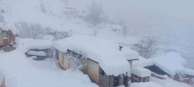 برف راه بخش کجور را مسدود کرد
