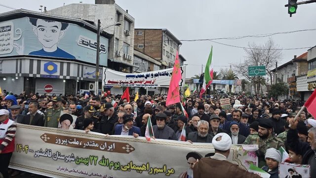 طنین فریاد استقلال در قلب طبرستان/ شکوه حضور مردم مازندران در جشن پیروزی انقلاب