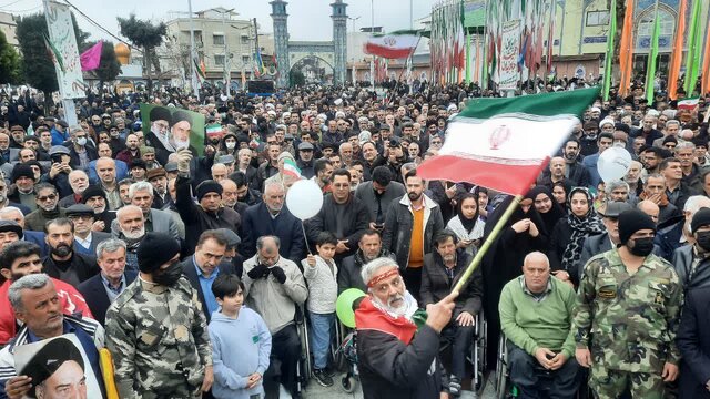 طنین فریاد استقلال در قلب تبرستان/ شکوه حضور مردم مازندران در جشن پیروزی انقلاب
