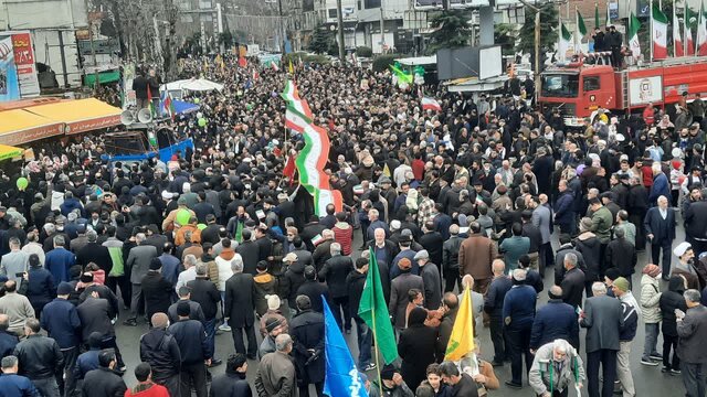 طنین فریاد استقلال در قلب تبرستان/ شکوه حضور مردم مازندران در جشن پیروزی انقلاب