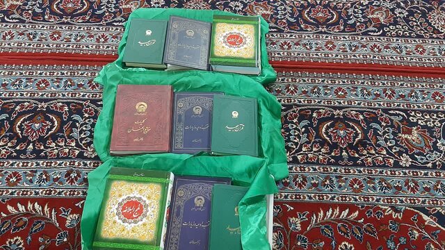 هدایای متبرک امام رضا(ع) به یک مساجد شهرآمل