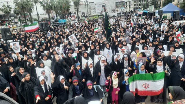 تجمع بانوان کفن پوش آملی به خونخواهی رهبر شهید انقلاب
