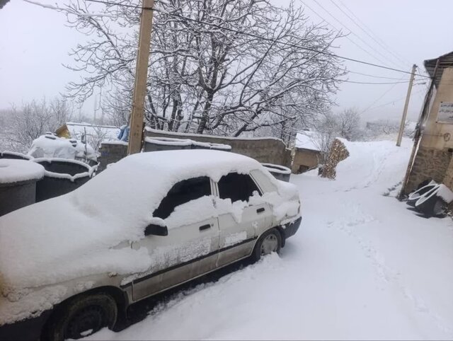 رخ نمایی زمستان در روزهای پایانی سال/ برف ۸۰ روستای لاریجان آمل را سفید پوش کرد