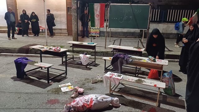 اجتماع فرهنگیان و دانشآموزان شهرستان نور در بیعت با رهبری و گرامیداشت رهبر شهید برگزار شد