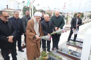استاندار مازندران: ما وارثان راه شهداییم/سالی سرشار از رفاه اقتصادی را برای مردم آرزومندیم