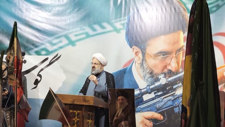 سیاست اقتصاد مقاومتی توانست کشور را در شرایط دشوار حفظ کند