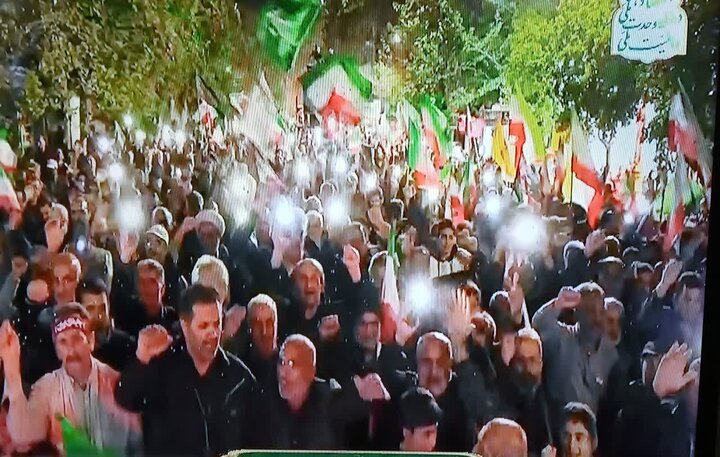 عکس از غزاله شعبانی سرخنی تداوم تجمع خیابانی و راهپیمایی شبانه در مازندران/سیوشش شب سوگواری برای رهبر شهید
