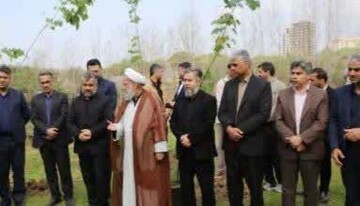 کاشت ۱۰۰ نهال هیرکانی در بابل به یاد شهدای جنگ رمضان