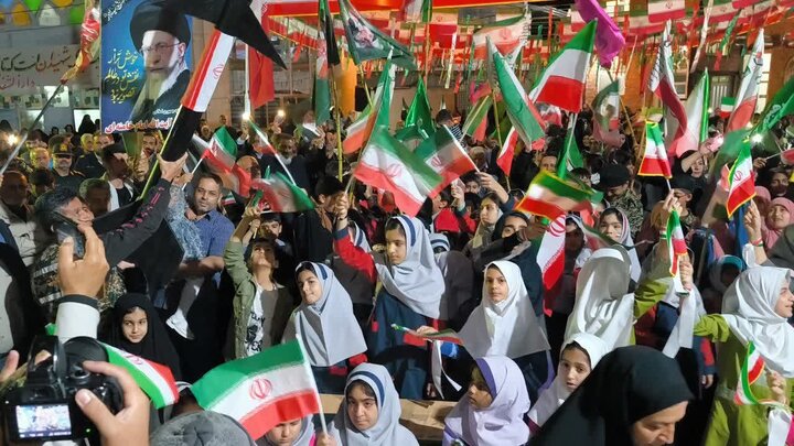 تداوم تجمع خیابانی و راهپیمایی شبانه در مازندران/سیوشش شب سوگواری برای رهبر شهید