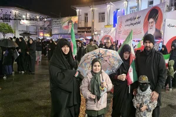به خونخواهی امام شهید، مازندرانی‌ها در زیر باران زمزمه «انتقام» سردادند