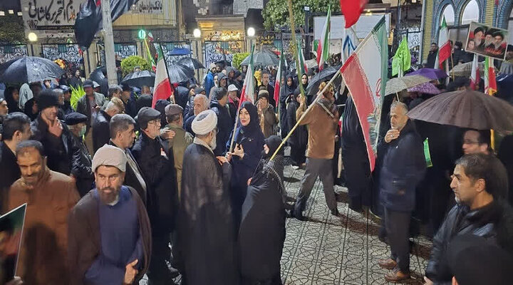 به خونخواهی امام شهید، مازندرانیها در زیر باران زمزمه «انتقام» سردادند
