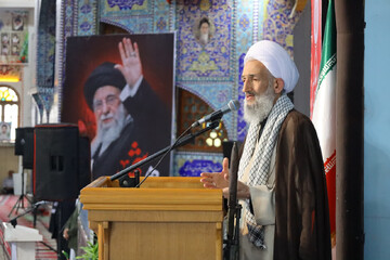 امام جمعه ساری: آزادسازی سرمایه‌های سرگردان صادرکنندگان مقدم بر رفع تحریم‌هاست
