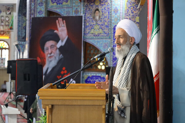 امام جمعه ساری: آزادسازی سرمایه‌های سرگردان صادرکنندگان مقدم بر رفع تحریم‌هاست