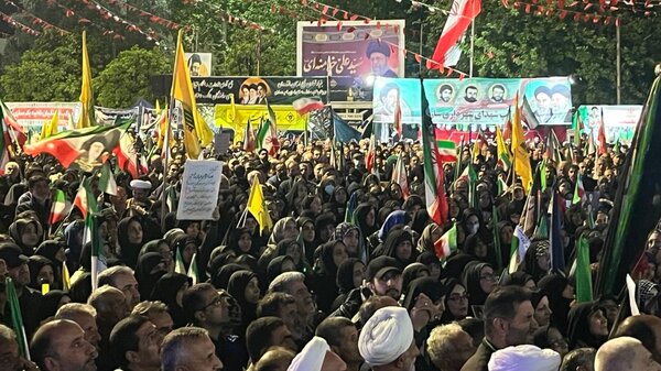 تداوم میدان داری مردم مازندران در بیعت با رهبری/ ۴۲ شب سوگواری در شهادت رهبر