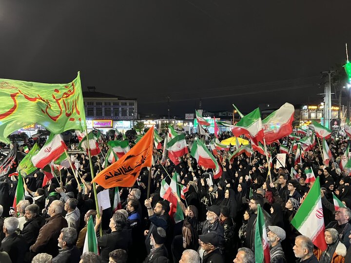 ستون‌های استوار مردمی/ خروش جمعیت در میدان مرکزی آمل