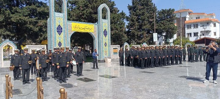 ارتش جمهوری اسلامی مقتدرانه از مرزهای دریایی حفاظت میکند