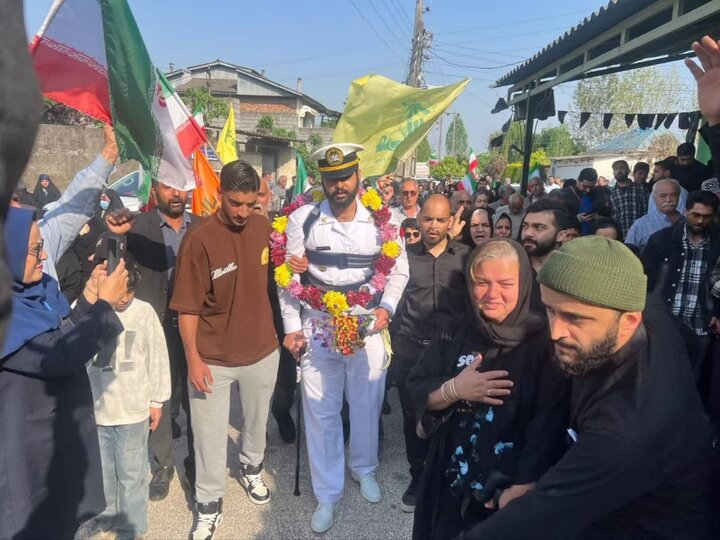آملی‌ها به احترام قهرمان ناو دنا در خط استقبال باشکوه