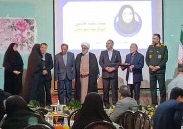 تجلیل از معلمان نمونه بهشهر / آموزگاران؛ پرچمداران واقعی انقلاب