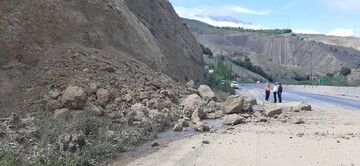 ورود فرماندار سوادکوه به موضوع رانش در تنگه ابوالقیس/ محور اصلی تهران-شمال در معرض خطر